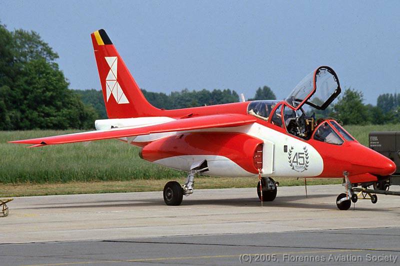 1995 AT-31 Alpha-Jet 001 AT-31 - In 1995, 7 Squadron celebrated their 45th anniversary (with one year in advance!). The official presentation was made on 24 May 1995. The tail shows a big 